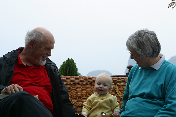 Gus's discourse enthralls his grandparents.