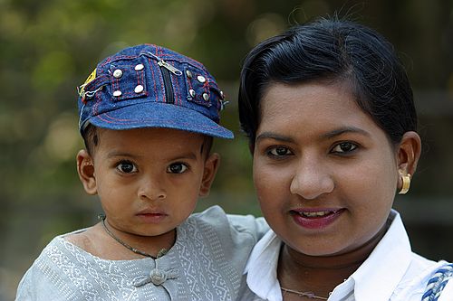 Mother and daughter in Yangon.